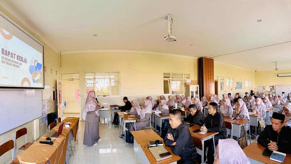 Rapat Kerja SD dan SMP Insan Amanah 2025
